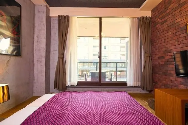 Design Oda, 1 En Büyük (King) Boy Yatak, Balkon (MINI ROOM)