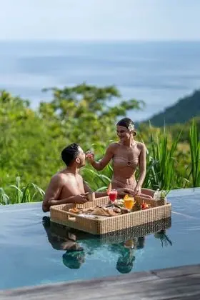 Oda (Family Pool Lodge)