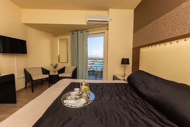 Tek Büyük veya İki Ayrı Yataklı Oda, Kısmi Deniz Manzaralı