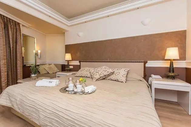Tek Büyük veya İki Ayrı Yataklı Oda, Kısmi Deniz Manzaralı