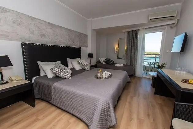 Üç Kişilik Oda, Deniz Manzaralı
