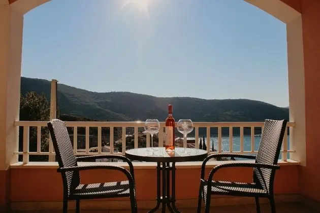 Double or Twin Room with Sea View