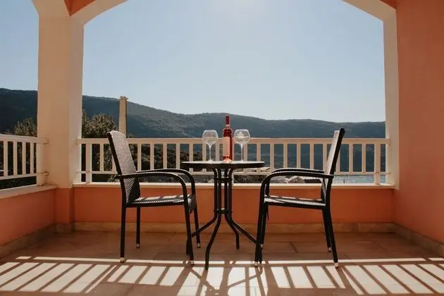 Double or Twin Room with Sea View