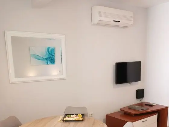Ev