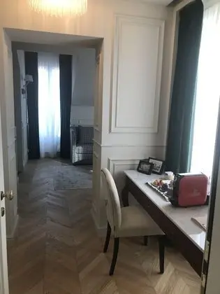 Junior Tek Büyük veya İki Ayrı Yataklı Oda