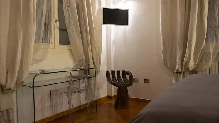Luxury Tek Büyük Yataklı Oda (India Dorata)