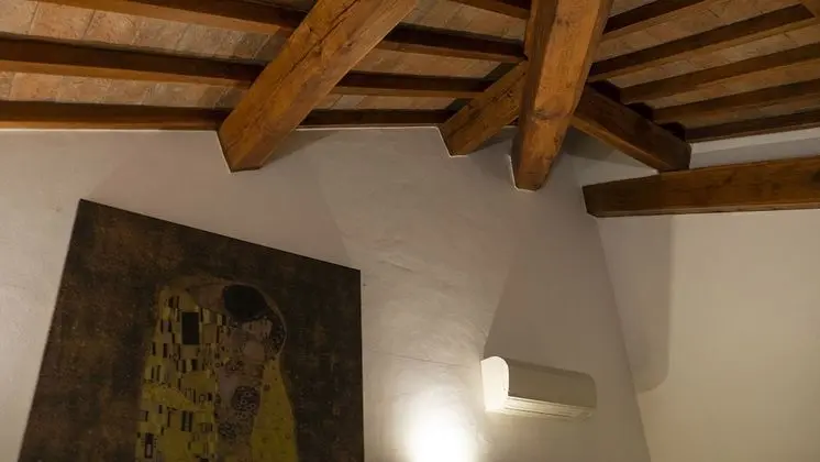 Luxury Tek Büyük Yataklı Oda (India Dorata)