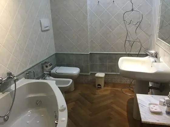 Luxury Tek Büyük Yataklı Oda (India Dorata)