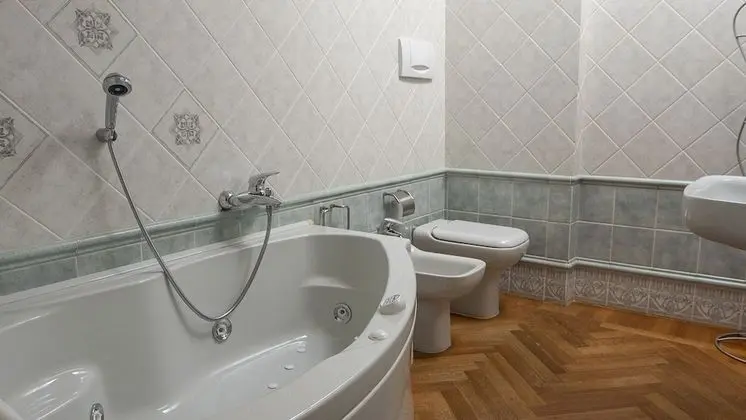 Luxury Tek Büyük Yataklı Oda (India Dorata)