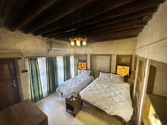 Üç Kişilik Oda