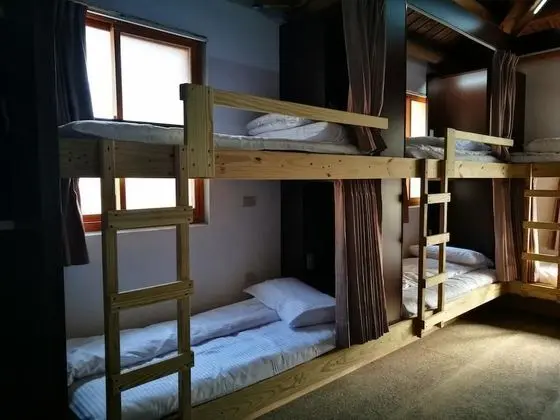 Ortak Ranzalı Oda, Sadece kadınlar için, Ortak Banyo