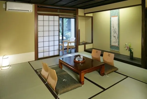 Deluxe Oda, Bahçe Manzaralı (Japanese)