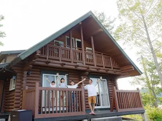 Ev (Log House)