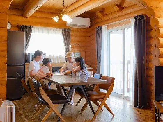 Ev (Log House)
