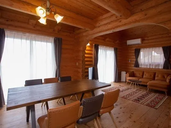 Ev (Log House)