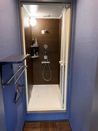 Oda, Sadece erkekler için (Cubic, without Television)