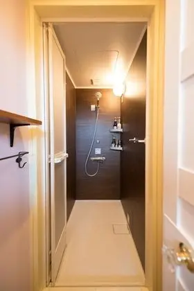 Oda, Sadece kadınlar için (Cubic, with Television)