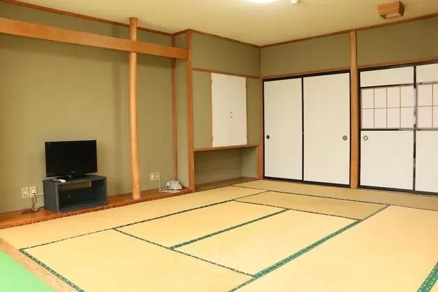 Traditional Oda, Sigara İçilebilir, Ortak Banyo (Standard Japanese Style )