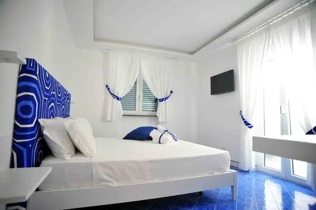 Deluxe Tek Büyük Yataklı Oda, Balkon, Deniz Manzaralı