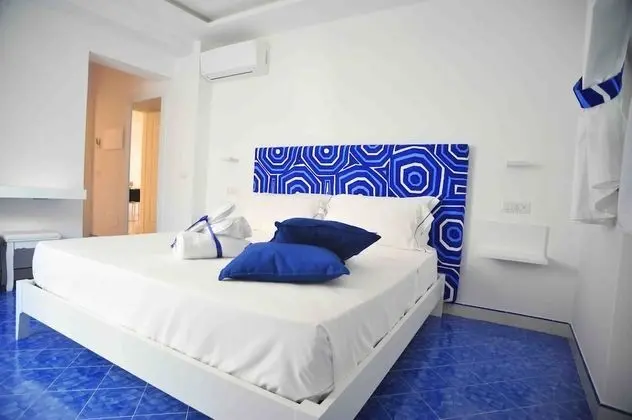Deluxe Tek Büyük Yataklı Oda, Balkon, Deniz Manzaralı
