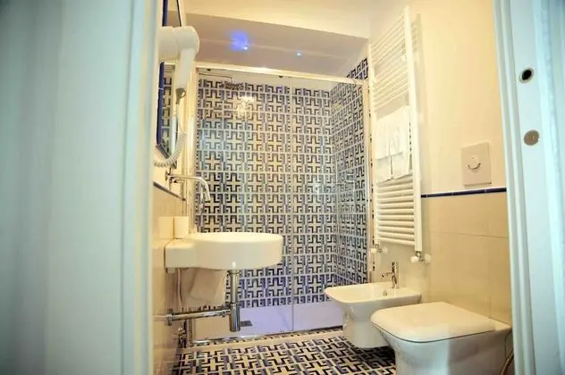 Deluxe Tek Büyük Yataklı Oda, Balkon, Deniz Manzaralı