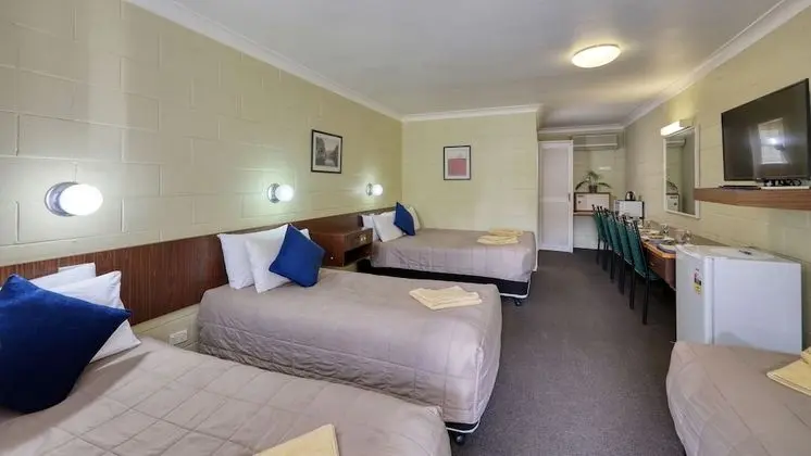 Family Room (Family of 5) - Not Pet Friendly