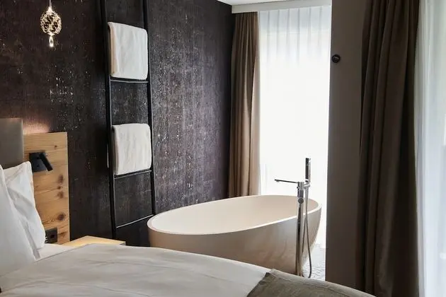 Tek Büyük Yataklı Oda, Balkon, Dağ Manzaralı (Spa Double Room with Matterhornview)