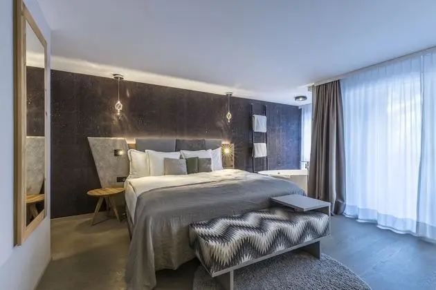Tek Büyük Yataklı Oda, Balkon, Dağ Manzaralı (Spa Double Room with Matterhornview)