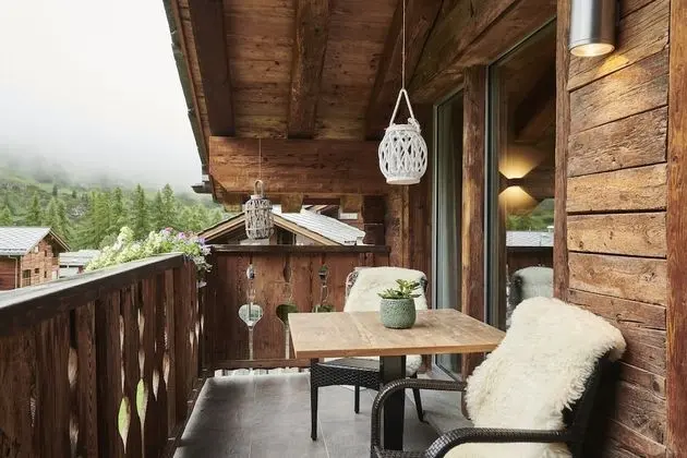 Tek Büyük Yataklı Oda, Balkon, Dağ Manzaralı (Spa Double Room with Matterhornview)