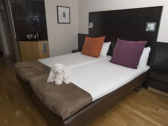 Tek Büyük Yataklı Oda, Küçük Mutfak