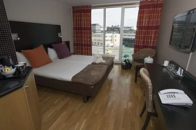 Tek Büyük Yataklı Oda, Küçük Mutfak