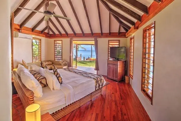 Villa (Beachfront Honeymooner)