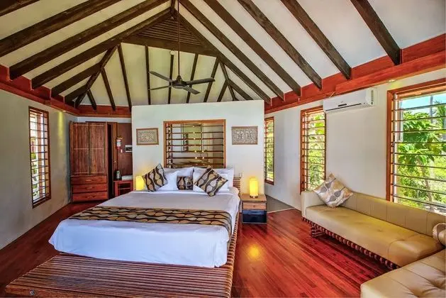 Villa (Beachfront Honeymooner)