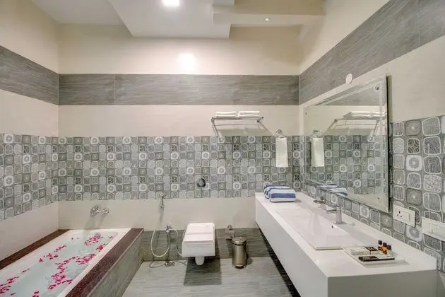 Superior Room with Bathtub