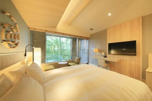 Oda, Sigara İçilmez (Queen, with Hot Spring)