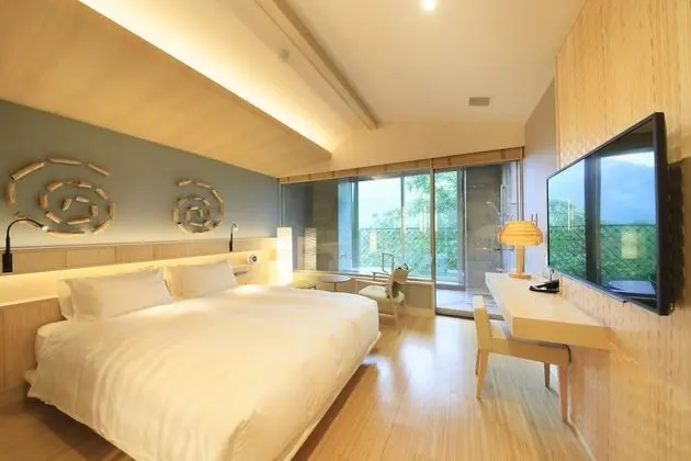 Oda, Sigara İçilmez (Queen, with Hot Spring)