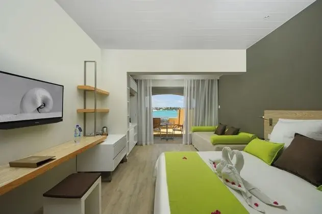 Superior Oda, Denize Sıfır (Honeymooners only)