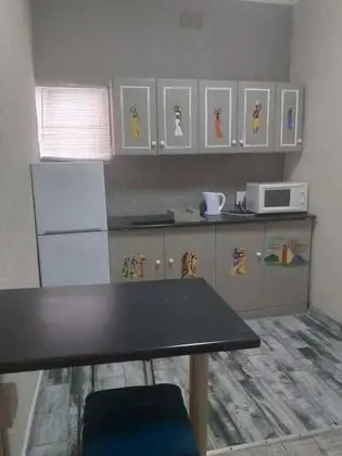 4 people, kitchen