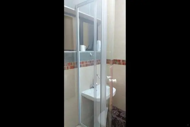 4 people, kitchen