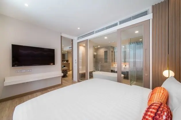 Corner Suite Room