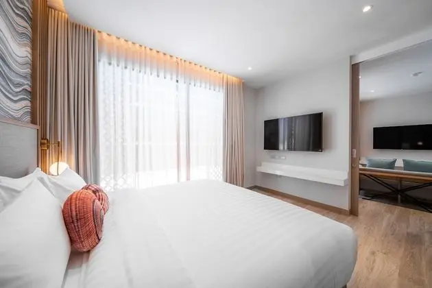 Corner Suite Room