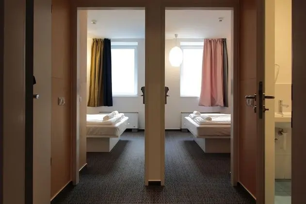 Tek Büyük Yataklı Oda, Ortak Banyo