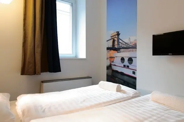 Tek Büyük Yataklı Oda, Ortak Banyo