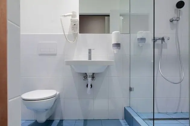 Tek Büyük Yataklı Oda, Ortak Banyo