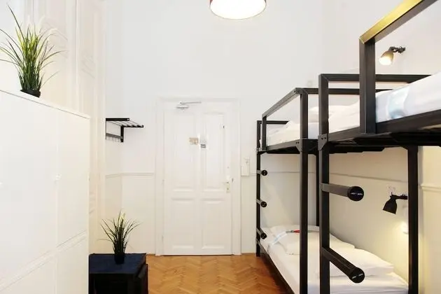 Single bed in 4-bed mixed dormitory