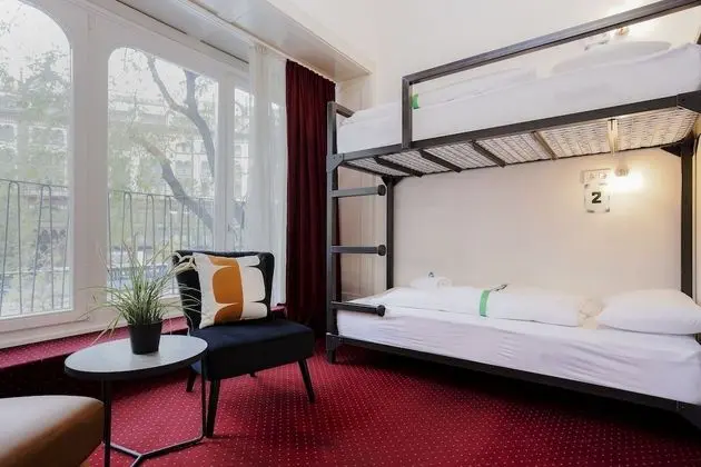 Single bed in 4-bed mixed dormitory, ensuite
