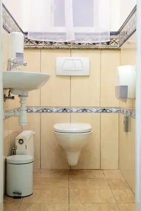 Single bed in 8-bed mixed dormitory