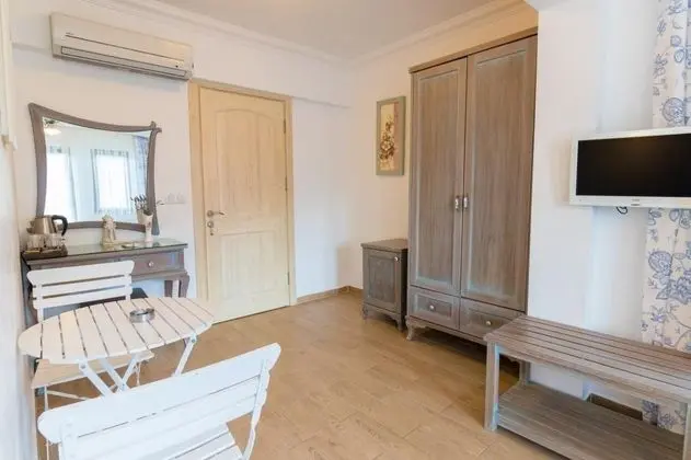 Standart Oda, Kara Manzaralı