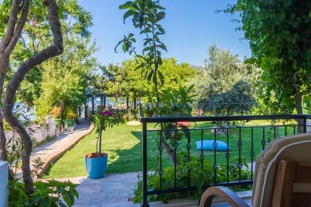 Çift Kişilik, Bahçe Manzaralı, Balkonlu