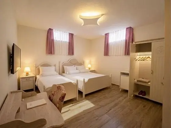 Aile Odası-Bodrum Kat, Manzarasız, Yarı Bodrum Kat
